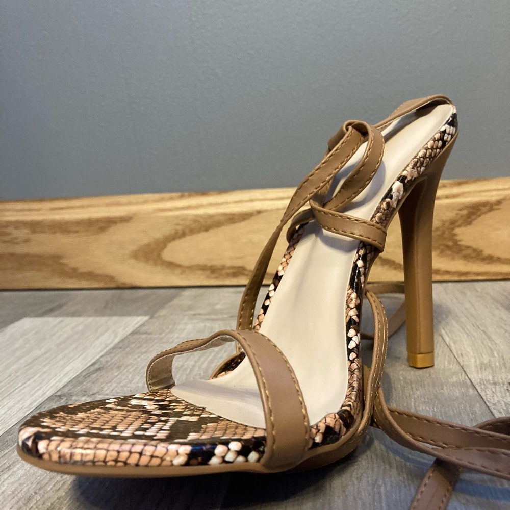 Tan Reptile Print Ankle Tie Heels-Size 40 (Approx US 9–9.5)  Like New! - Picture 5 of 5